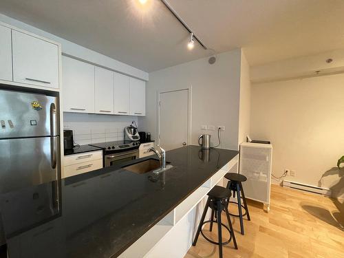 Cuisine - 927-1414 Rue Chomedey, Montréal (Ville-Marie), QC - Indoor Photo Showing Kitchen With Double Sink