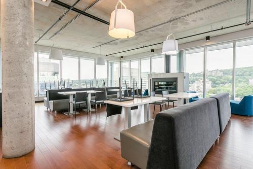 Salle communautaire - 927-1414 Rue Chomedey, Montréal (Ville-Marie), QC - Indoor With Fireplace