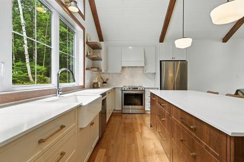 Cuisine - 3902 Ch. Paiement, Sainte-Agathe-Des-Monts, QC - Indoor Photo Showing Kitchen With Upgraded Kitchen