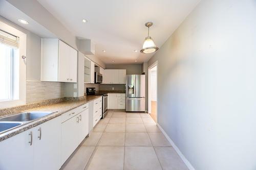 Cuisine - 279 Av. St-Louis, Pointe-Claire, QC - Indoor Photo Showing Kitchen With Double Sink