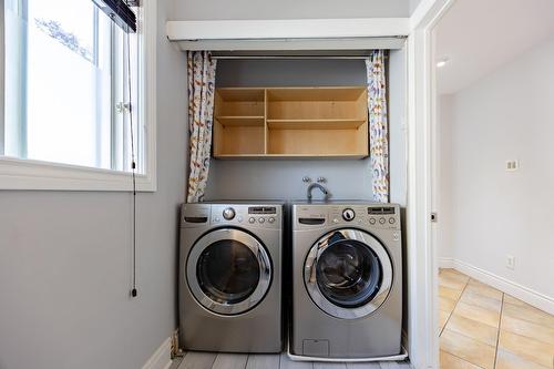 Salle de lavage - 279 Av. St-Louis, Pointe-Claire, QC - Indoor Photo Showing Laundry Room