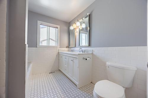 Salle de bains - 279 Av. St-Louis, Pointe-Claire, QC - Indoor Photo Showing Bathroom