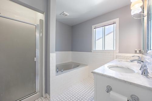 Salle de bains - 279 Av. St-Louis, Pointe-Claire, QC - Indoor Photo Showing Bathroom
