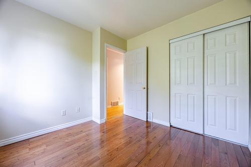 Chambre à coucher - 279 Av. St-Louis, Pointe-Claire, QC - Indoor Photo Showing Other Room