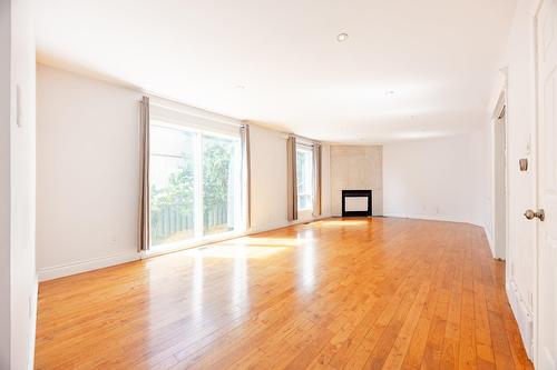Salon - 279 Av. St-Louis, Pointe-Claire, QC - Indoor Photo Showing Living Room With Fireplace