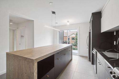 Kitchen - 303-67 Rue Berlioz, Montréal (Verdun/Île-Des-Soeurs), QC - Indoor Photo Showing Kitchen With Upgraded Kitchen