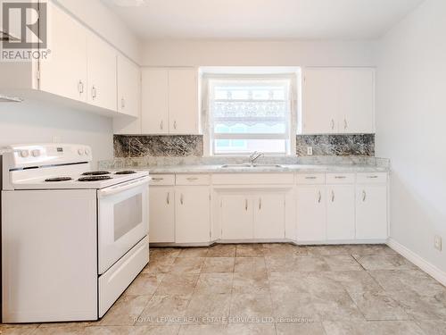 #2 - 20 Park Boulevard, Toronto, ON - Indoor Photo Showing Kitchen
