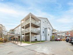 301 45 Chelton Woods Lane  Halifax, NS B3M 3Z7