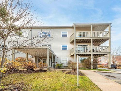 301 45 Chelton Woods Lane, Halifax, NS 