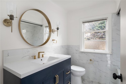 1170 Munro St, Esquimalt, BC 