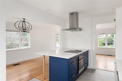 1170 Munro St, Esquimalt, BC 