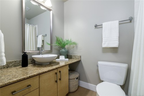 903-845 Yates St, Victoria, BC - Indoor Photo Showing Bathroom