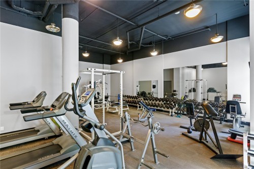903-845 Yates St, Victoria, BC - Indoor Photo Showing Gym Room