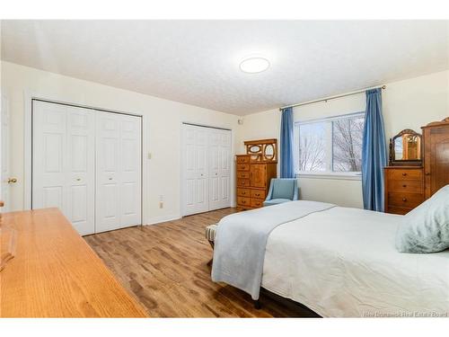 11 Stoneybrook Cres, Fredericton, NB 