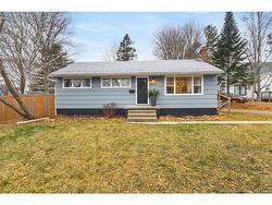 201 Willow AVE  Fredericton, NB E3A 2E3