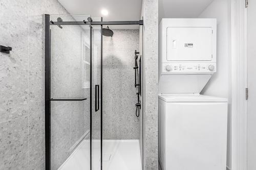 Bathroom - 5-4811 Av. Lacombe, Montréal (Côte-Des-Neiges/Notre-Dame-De-Grâce), QC - Indoor