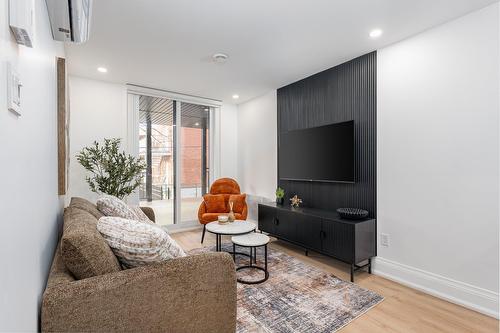 Living room - 5-4811 Av. Lacombe, Montréal (Côte-Des-Neiges/Notre-Dame-De-Grâce), QC - Indoor Photo Showing Other Room