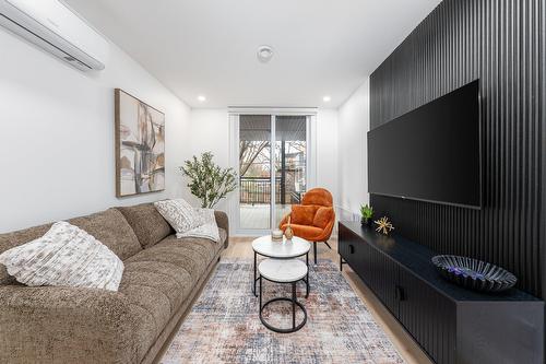 Living room - 5-4811 Av. Lacombe, Montréal (Côte-Des-Neiges/Notre-Dame-De-Grâce), QC - Indoor Photo Showing Other Room