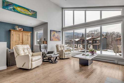 Living room - 57 Rue De La Traverse, Beaupré, QC - Indoor Photo Showing Living Room