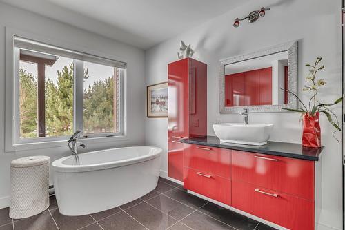 Bathroom - 57 Rue De La Traverse, Beaupré, QC - Indoor Photo Showing Bathroom