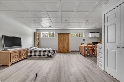 Family room - 57 Rue De La Traverse, Beaupré, QC - Indoor Photo Showing Bedroom