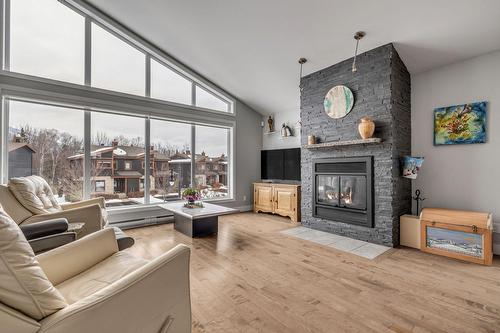 Living room - 57 Rue De La Traverse, Beaupré, QC - Indoor Photo Showing Living Room With Fireplace