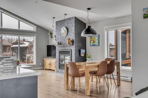 Salle à manger - 57Z Rue De La Traverse, Beaupré, QC - Indoor Photo Showing Dining Room With Fireplace