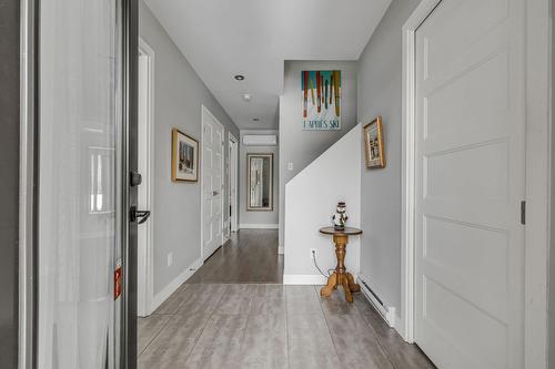 Hall d'entrée/Vestibule - 57Z Rue De La Traverse, Beaupré, QC - Indoor Photo Showing Other Room