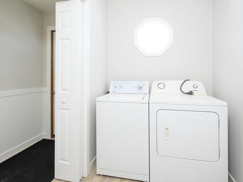 158 Carl Avenue, Thunder Bay, ON - Indoor Photo Showing Laundry Room