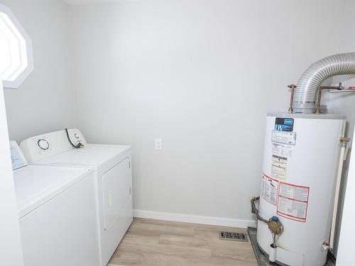 158 Carl Avenue, Thunder Bay, ON - Indoor Photo Showing Laundry Room