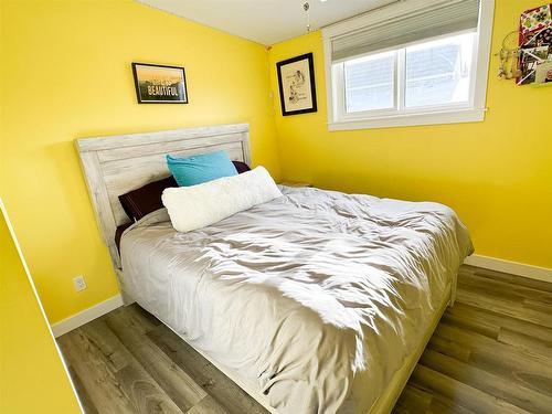 4 Fifth Street, Balmertown, ON - Indoor Photo Showing Bedroom