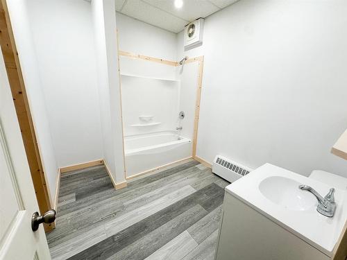 4 Fifth Street, Balmertown, ON - Indoor Photo Showing Bathroom