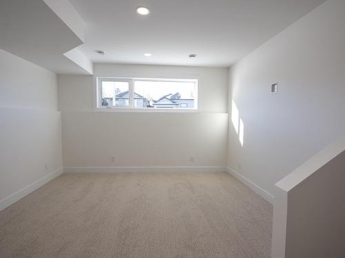 202 Bruin Crescent, Thunder Bay, ON - Indoor Photo Showing Other Room