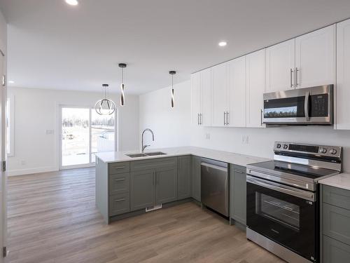 202 Bruin Crescent, Thunder Bay, ON - Indoor Photo Showing Kitchen With Double Sink