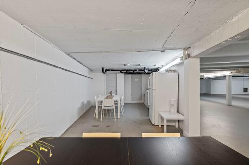 Cuisinette - 10410 Boul. Gouin O., Montréal (Pierrefonds-Roxboro), QC - Indoor Photo Showing Other Room