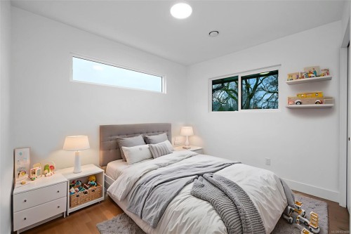 1041 Hulford St, Saanich, BC 