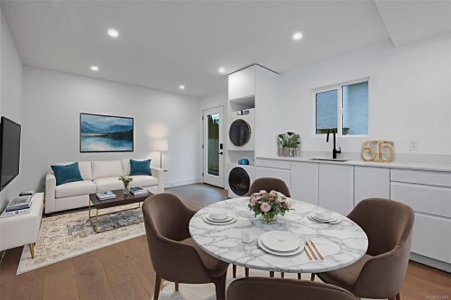 1041 Hulford St, Saanich, BC 