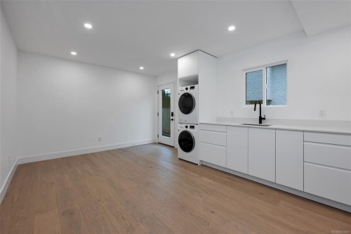 1041 Hulford St, Saanich, BC 