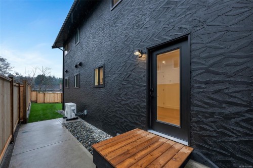 1041 Hulford St, Saanich, BC 