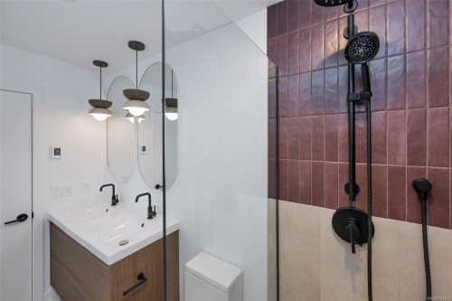 1041 Hulford St, Saanich, BC 