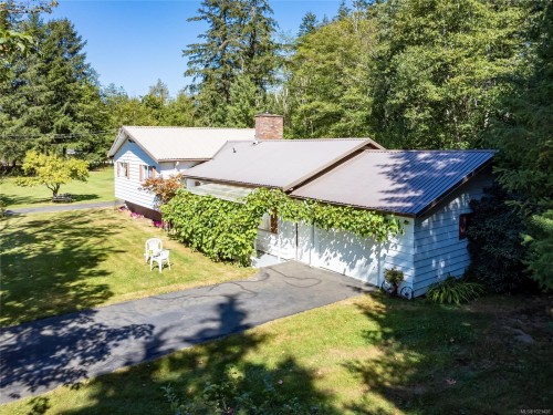 7602 Island Hwy North, Black Creek, BC 