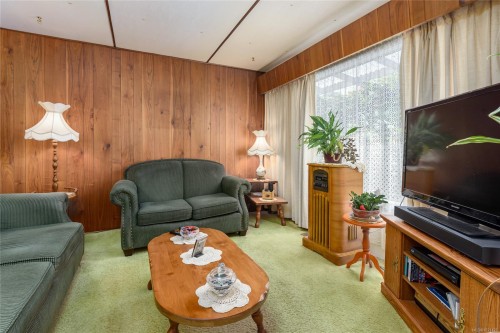 7602 Island Hwy North, Black Creek, BC 