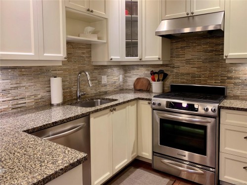 8-675 Superior St, Victoria, BC 