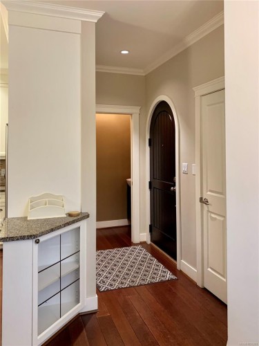 8-675 Superior St, Victoria, BC 