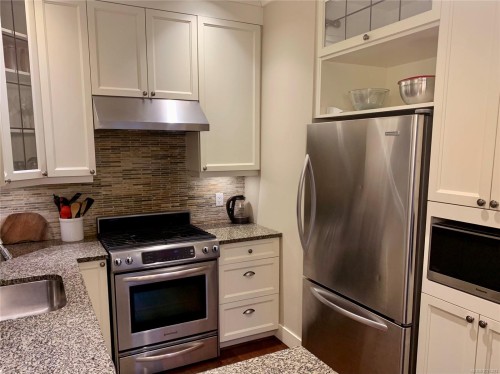 8-675 Superior St, Victoria, BC 