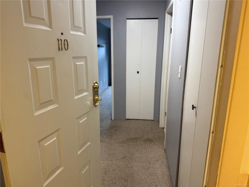 110-2815 Departure Bay Rd, Nanaimo, BC - Indoor Photo Showing Other Room