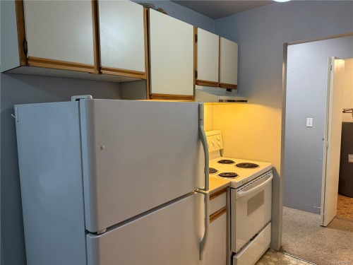 110-2815 Departure Bay Rd, Nanaimo, BC - Indoor Photo Showing Kitchen