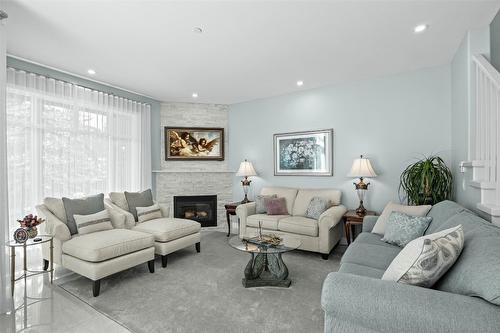 33-6015 Valley Drive, Sun Peaks, BC - Indoor Photo Showing Living Room With Fireplace