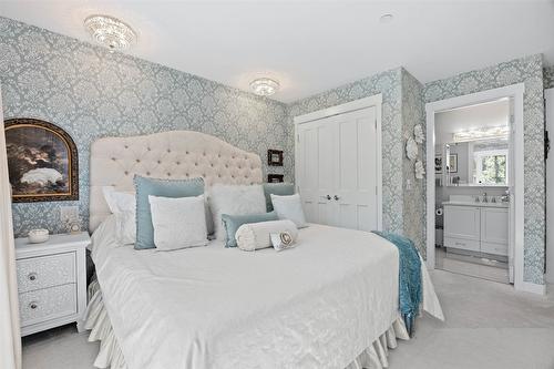 33-6015 Valley Drive, Sun Peaks, BC - Indoor Photo Showing Bedroom