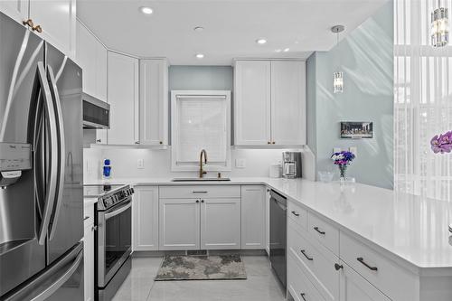 33-6015 Valley Drive, Sun Peaks, BC - Indoor Photo Showing Kitchen With Upgraded Kitchen